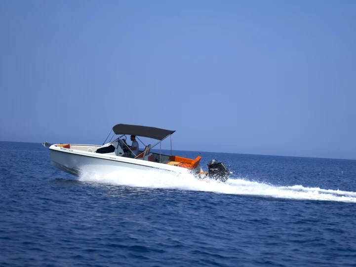 Wynajem Motorówka w Zakynthos - Protagon Space 25