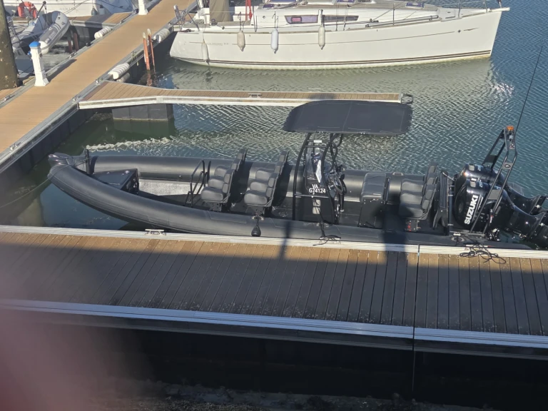 Wynajmij Searib's SR 8.60 PRO w Arzon