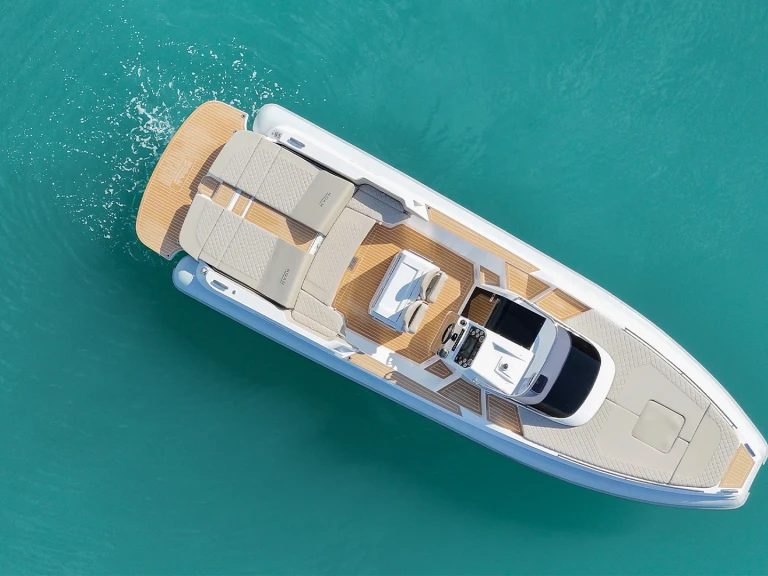 Wynajem Łódż półsztywna Noah z patentem 