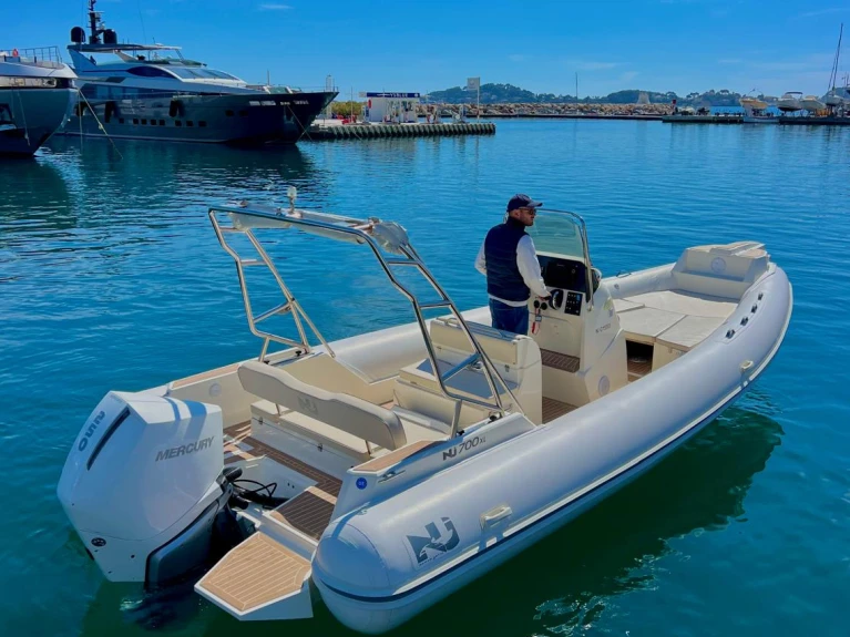 Wynajem Łódż półsztywna Nuova Jolly z patentem 