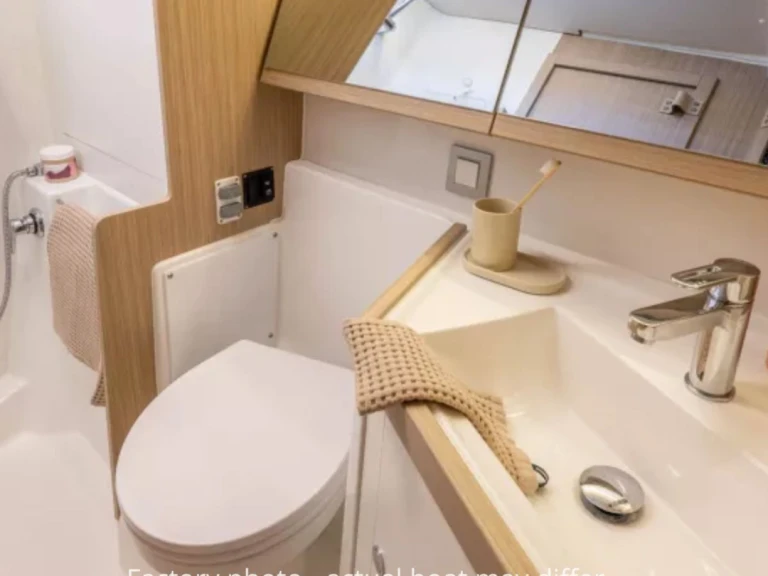 Wynajem Żaglowiec Bénéteau z patentem 