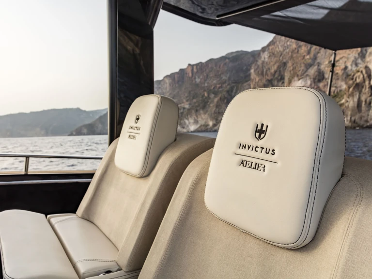 Wynajmij Motorówka z lub bez skippera Invictus  w Poltu Quatu