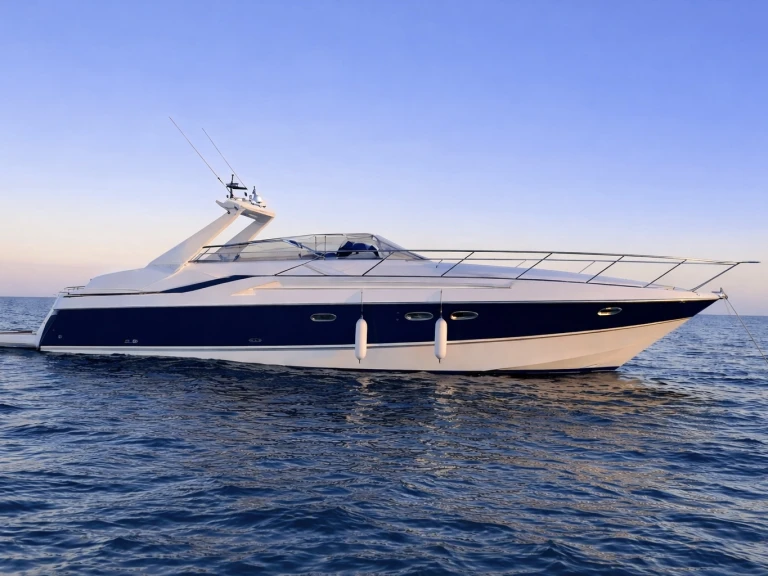Sunseeker Mustique 42 między profesjonalistami a osobami prywatnymi w Puerto Banús