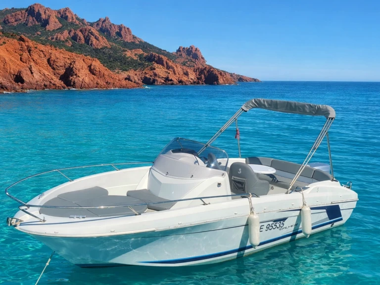 Wynajem Motorówka Bénéteau z patentem 