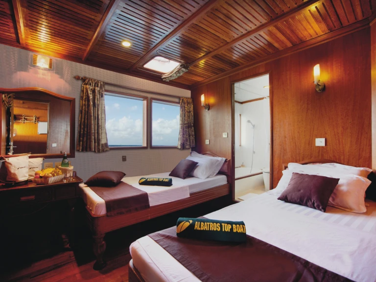 Wynajem Motorówka w Hulhumale -  Conte Max - Cabin (triple-1 double bed + 1 single bed)
