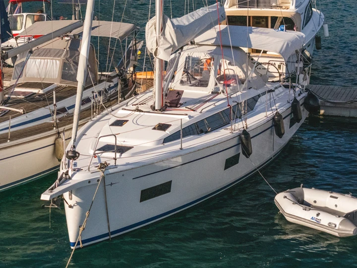 Wynajmij Bavaria Bavaria C38 w Kiáto