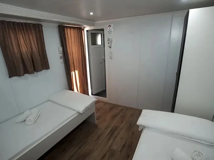 Wynajem łodzi Omis tanio Motoryacht