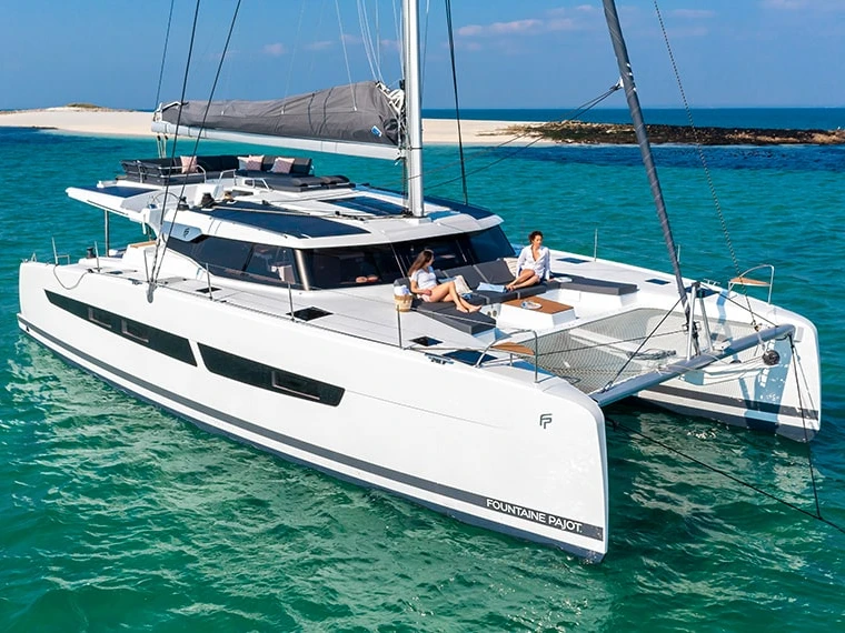 Wynajem Katamaran Fountaine Pajot z patentem 