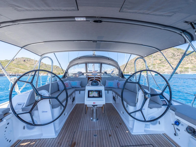 Bavaria Cruiser 46 między profesjonalistami a osobami prywatnymi w Goecek