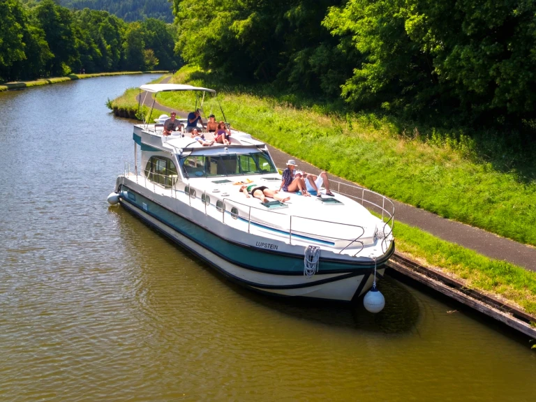 Wynajem Motorówka Nicols Yacht z patentem 