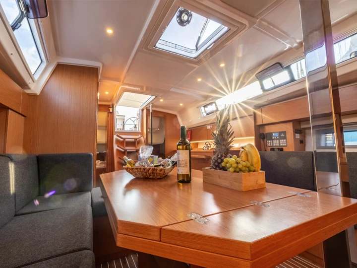 Wynajem w Kiáto- Bavaria Bavaria C42 na SamBoat