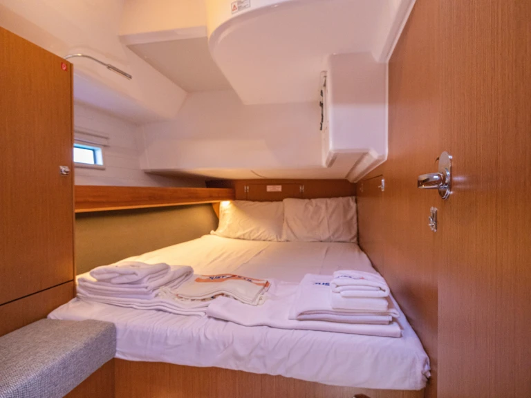 Bavaria Cruiser 46 między profesjonalistami a osobami prywatnymi w Goecek