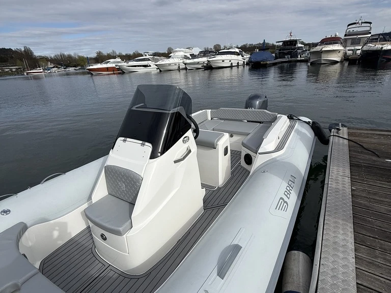 Łódż półsztywna do wynajmu w Sorrento w najlepszej cenie