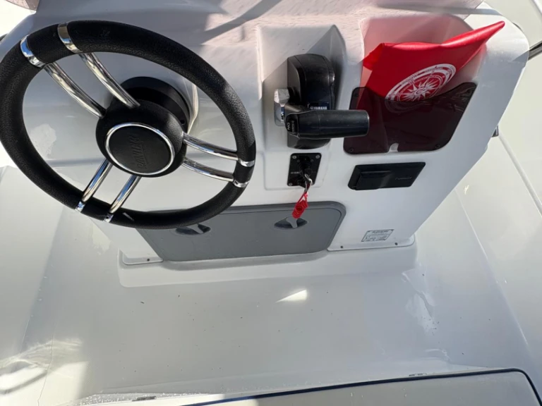 Wynajmij Motorówka z lub bez skippera Ranieri w Tropea