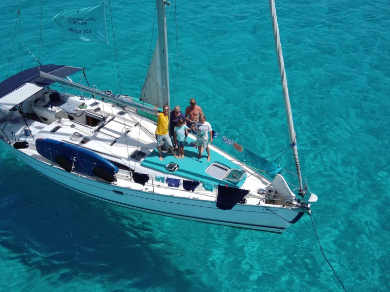 Jeanneau Sun Odyssey 40.3 między profesjonalistami a osobami prywatnymi w Mahon