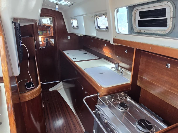 Wynajem Żaglowiec Bénéteau z patentem 