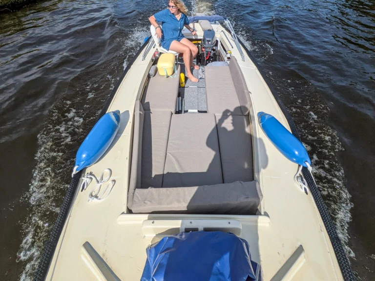 Motorówka do wynajmu w The Hague w najlepszej cenie