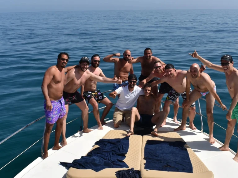 Princess v45 między profesjonalistami a osobami prywatnymi w Marbella