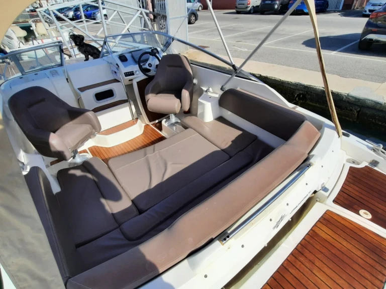 Wynajmij Jeanneau CAP CAMARAT 6,5 CC Style w Francja