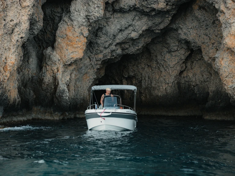 Wynajem łodzi Poseidon BLU WATER 185 w Órmos Makry-Gialoú na SamBoat 