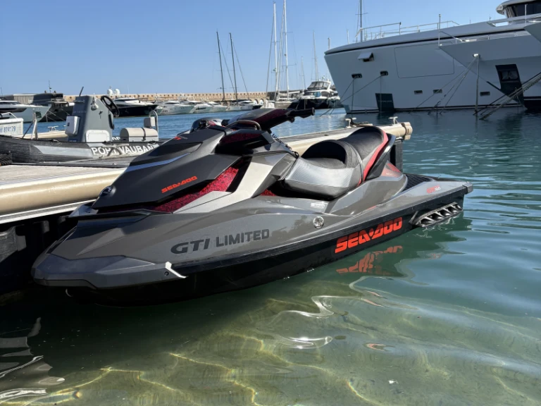 Sea-Doo GTI limited 155 między profesjonalistami a osobami prywatnymi w Antibes