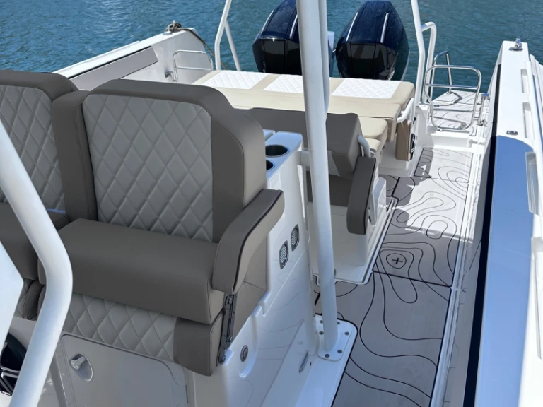 Wynajem Łódż półsztywna w Cogolin - Zodiac X10CC