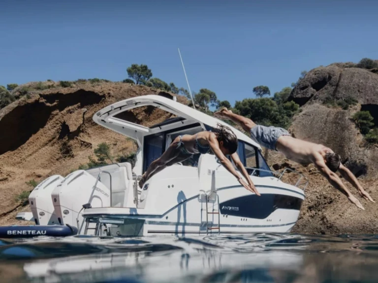 Wynajmij Motorówka z lub bez skippera Bénéteau w Neapol