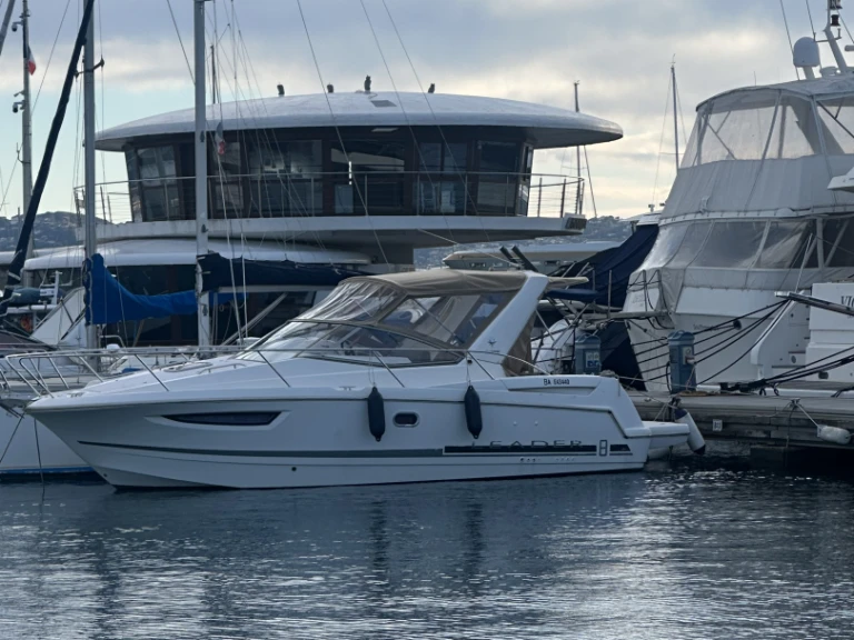 Wynajem Motorówka Jeanneau z patentem 