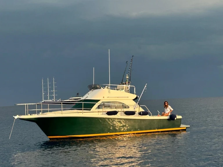 Wynajem Motorówka w Neapol - Cayman 30 Fly Fisherman