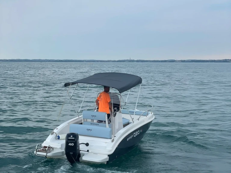 Wynajmij Barqa Q20 w Moniga del Garda