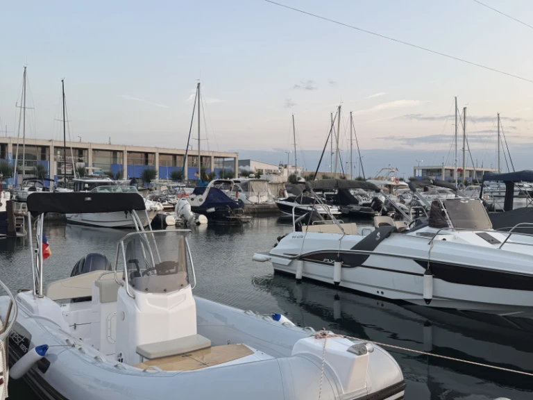 Motorówka do wynajmu w Roses w najlepszej cenie