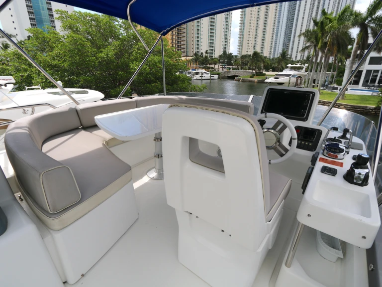 Wynajem Luksusowy jacht Azimut z patentem 