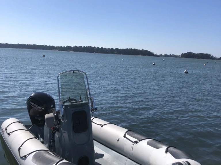 Wynajem łodzi Bombard Explorer 550 w Larmor-Baden na SamBoat 