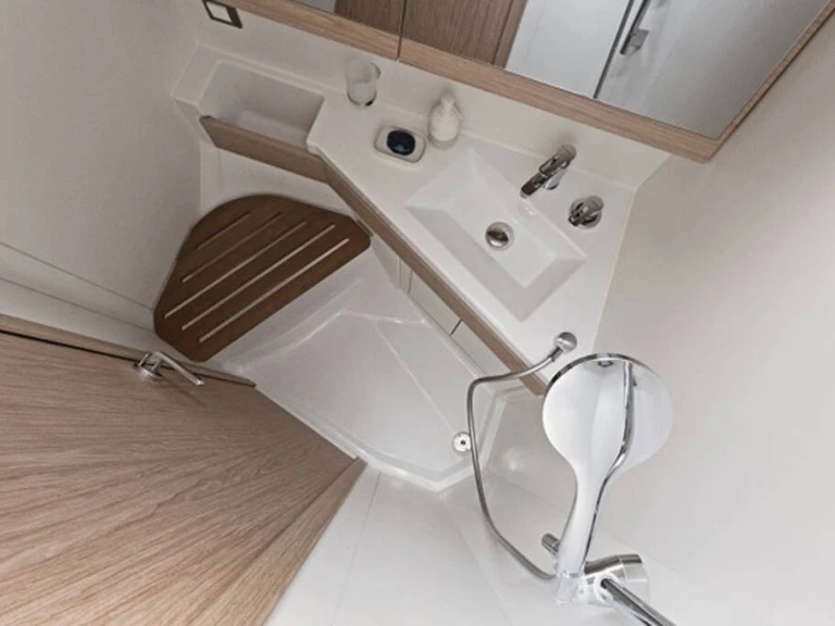 Bénéteau Oceanis 46.1 między profesjonalistami a osobami prywatnymi w Piraeus