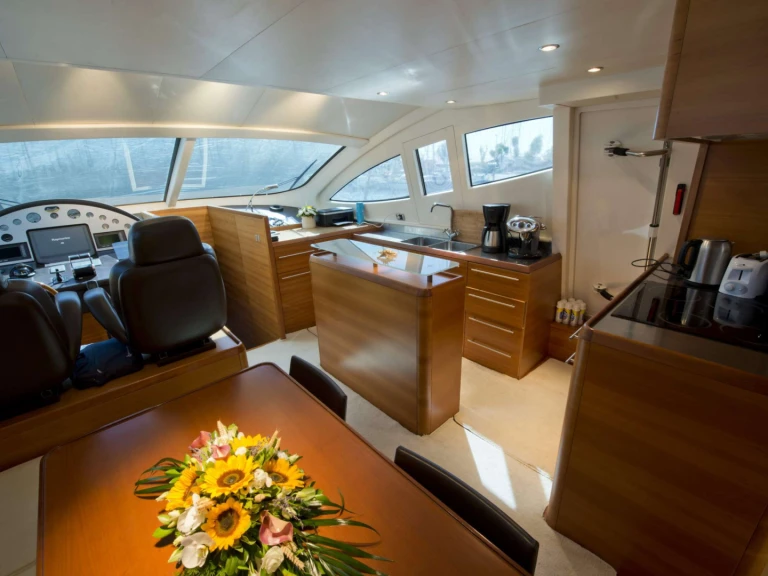 Wynajmij Aicon JULY w Eleusis