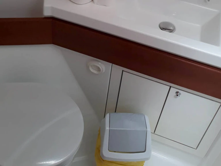 Bénéteau Oceanis 46.1 między profesjonalistami a osobami prywatnymi w Piraeus