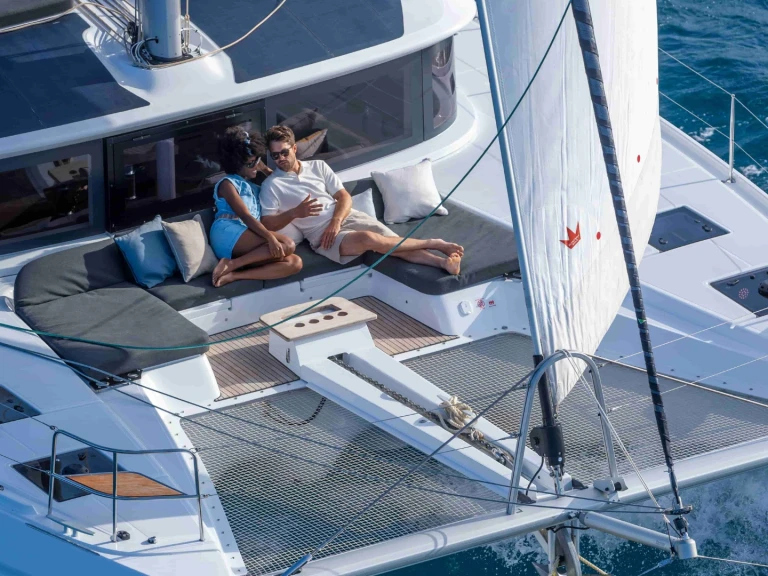 Wynajem Katamaran Lagoon z patentem 