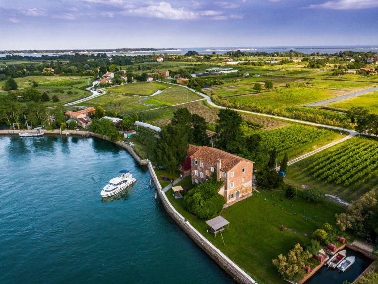 Luksusowy jacht do wynajmu w Casale sul Sile w najlepszej cenie