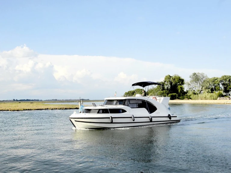 Wynajem Luksusowy jacht Houseboat Holidays Italia S.R.L. z patentem 