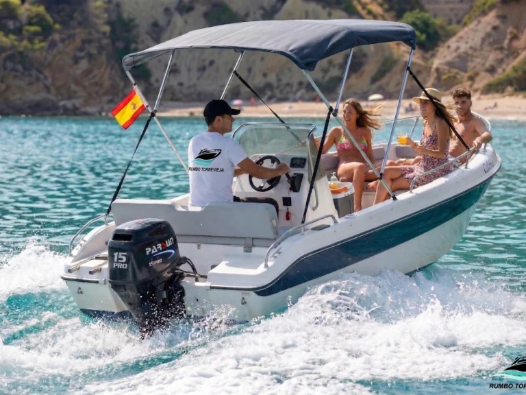 Sessa Marine Ocean 460 między profesjonalistami a osobami prywatnymi w Torrevieja