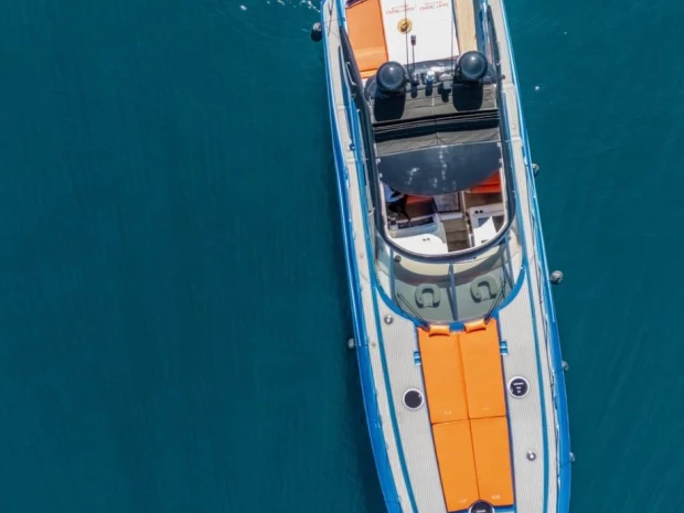 Wynajem Motorówka Sunseeker z patentem 