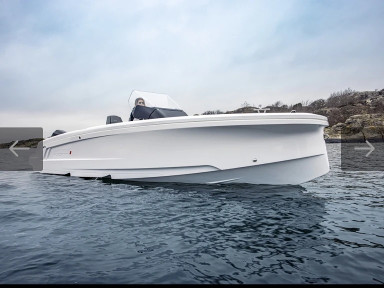 Wynajem Motorówka Axopar z patentem 