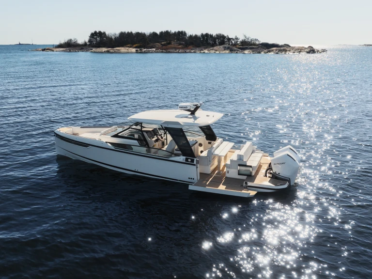 Wynajem Motorówka Saxdor z patentem 