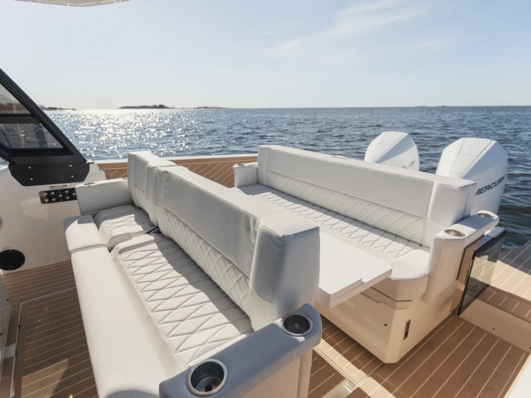 Saxdor Saxdor 320 GTO[G] między profesjonalistami a osobami prywatnymi w Sitges