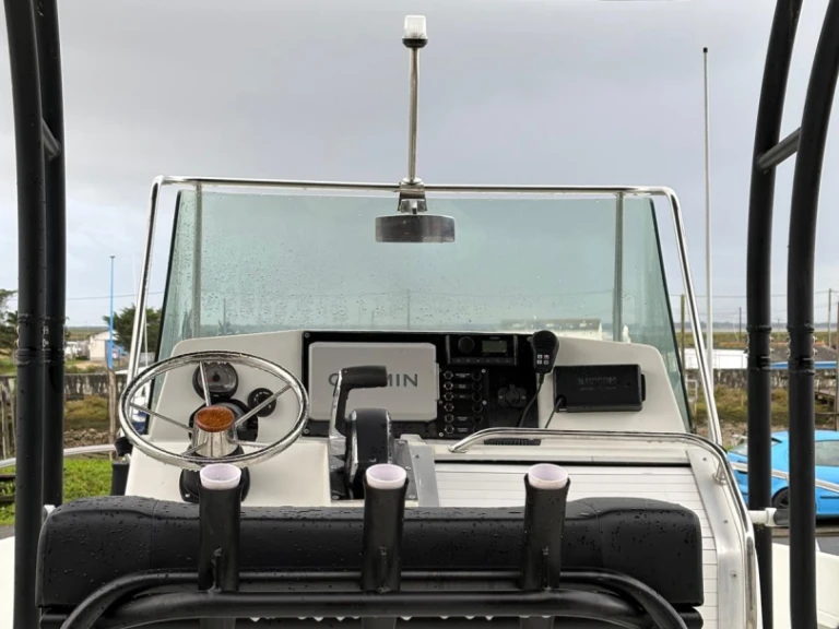 Jeanneau Cap Camarat 675 między profesjonalistami a osobami prywatnymi w Noirmoutier-en-l'Île