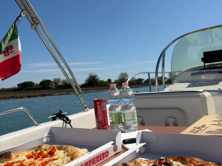 Wynajem łodzi San Giuliano - Venezia tanio Saver 690 Open