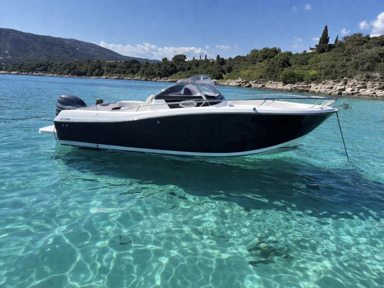 Wynajem Motorówka Pacific Craft z patentem 