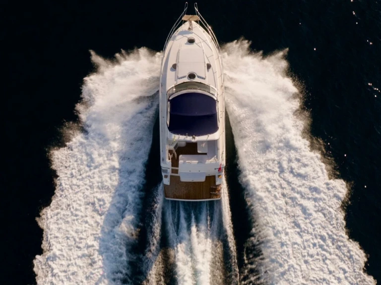 Wynajem Motorówka FIRELANE  z patentem 