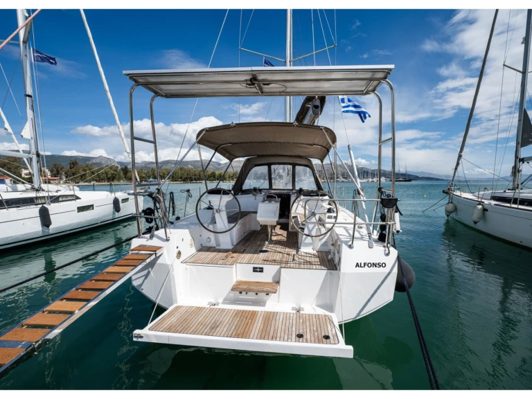 Wynajem Żaglowiec Bavaria z patentem 