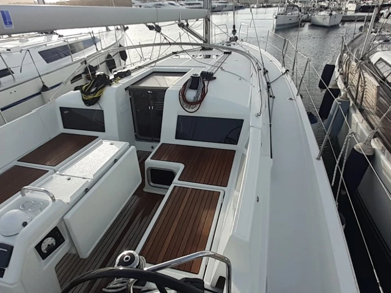 Żaglowiec do wynajmu w Portisco w najlepszej cenie